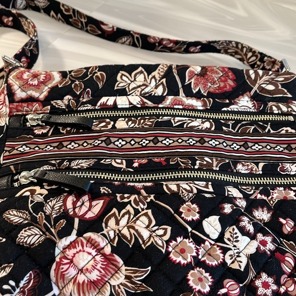 Vera Bradley triple zip
Hipster purse. EUC! - Picture 6 of 6